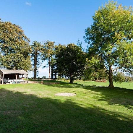 Firs Sleeps 15 Stunning Country House With Hot Tub Sudbourne Kültér fotó