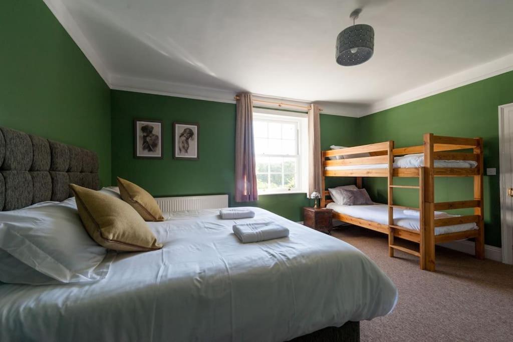Firs Sleeps 15 Stunning Country House With Hot Tub Sudbourne Kültér fotó