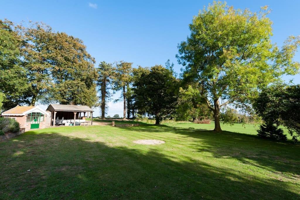 Firs Sleeps 15 Stunning Country House With Hot Tub Sudbourne Kültér fotó