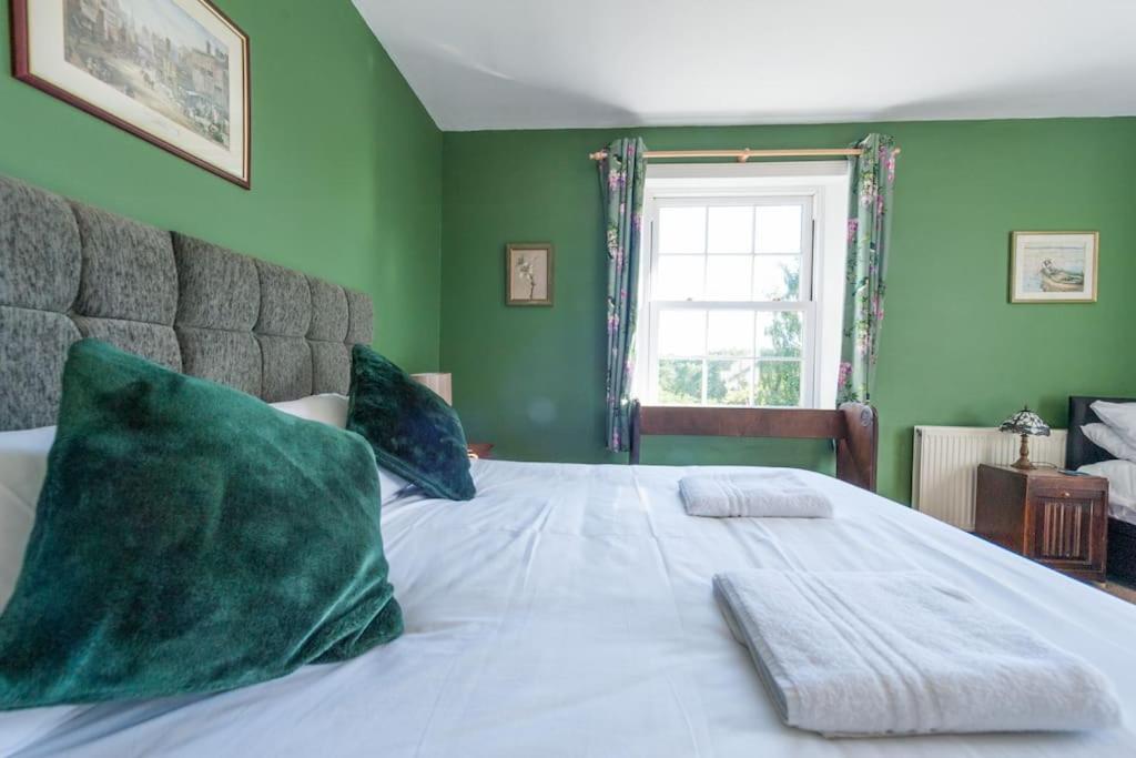 Firs Sleeps 15 Stunning Country House With Hot Tub Sudbourne Kültér fotó